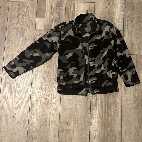 Eddie Bauer Black and Gray Camo Kids Hoodie - Picture 1 of 2